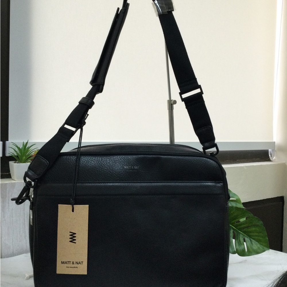 Matt & Nat Men's Black Crossbody Messenger Bag